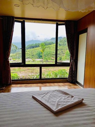 Кровать или кровати в номере Tớ Dày Du Già Village