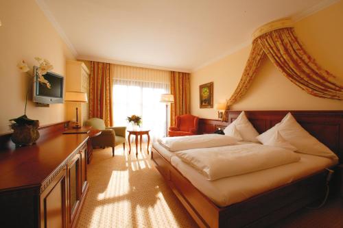 Postel nebo postele na pokoji v ubytování Wellness & Thermal Retreat Das Mühlbach