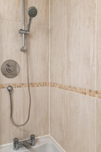 Ένα μπάνιο στο Queens Crescent - Stylish retreat and Tranquil