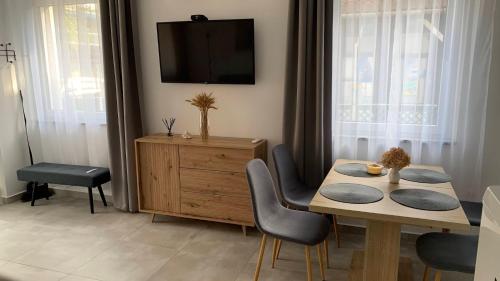 TV a/nebo společenská místnost v ubytování Balatonföldvár Centrum Apartmanok 3