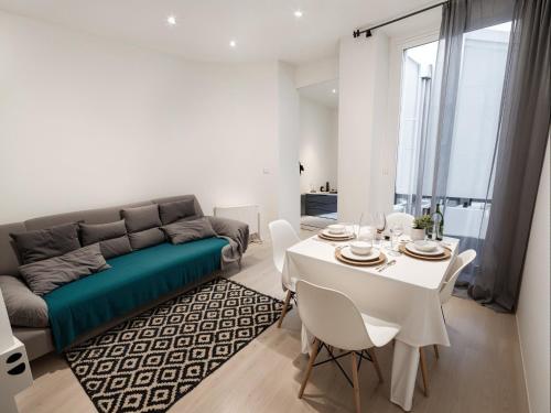 Ruang duduk di FRGK "Le 3 Saint Paul Cannes" PARKING