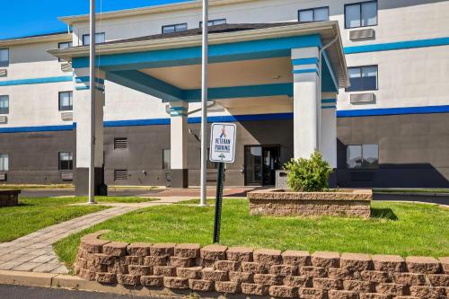 a no parking sign in front of a building at Days Inn by Wyndham Collinsville St Louis in Collinsville