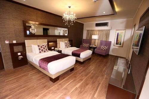 Cama o camas de una habitación en Ramada by Wyndham Multan
