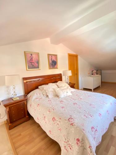 Posteľ alebo postele v izbe v ubytovaní Villa with heated private pool, sea view& turkish sauna
