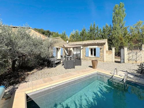 Mazet en pierres pour 6 personnes-3 chambres-piscine