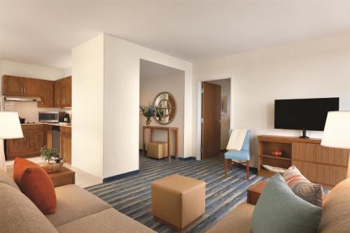 TV a/nebo společenská místnost v ubytování Hyatt House Virginia Beach / Oceanfront