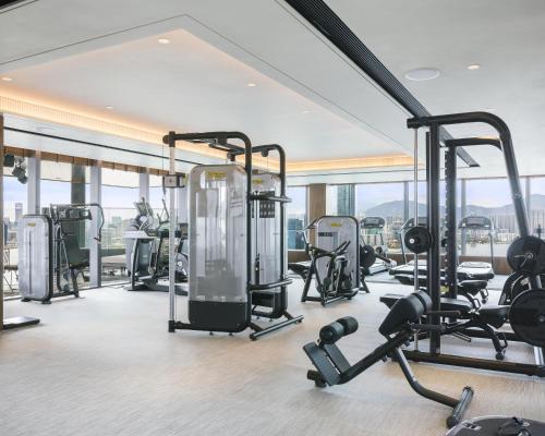 Das Fitnesscenter und/oder die Fitnesseinrichtungen in der Unterkunft Hyatt Centric Victoria Harbour