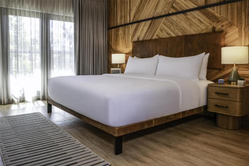Letto o letti in una camera di Calistoga Motor Lodge and Spa