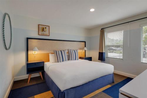 Letto o letti in una camera di Calistoga Motor Lodge and Spa