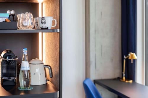 a room with a coffee maker on a shelf at nhow Frankfurt in Frankfurt/Main