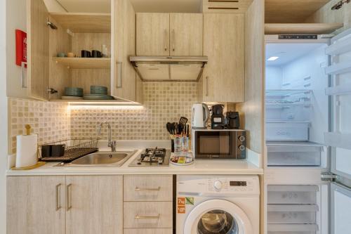 Beachfront Studio Right by Nakheel Mall photo 3