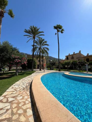 Charming house with pool, not far from beaches, mountain and city