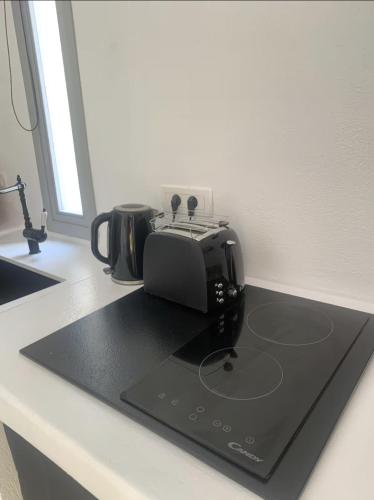 Rembelos Santoriniにあるキッチンまたは簡易キッチン