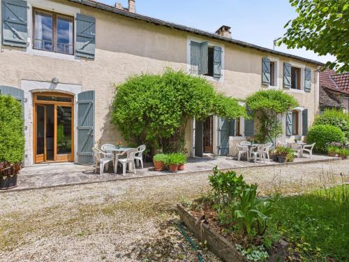 Gîte mitoyen pour 4 avec piscine commune