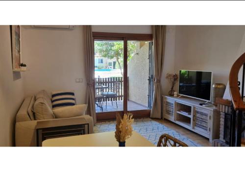 Charming house with pool, not far from beaches, mountain and city