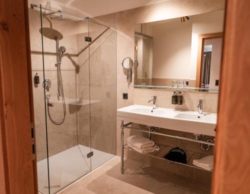 a bathroom with a sink and a shower at H5 Grauer Bär Studios & More in Innsbruck