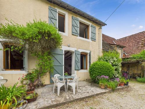 Gîte mitoyen - piscine commune - 4 personnes