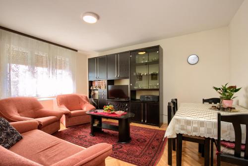 Apartman Gordana with balcony and parking