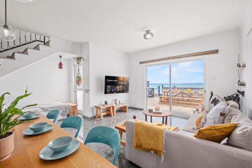 Lagoon Blue Beach House by Nomads