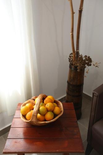 a bowl of fruit on a wooden table at Te Rrapi Rooms in Qeparoi i Sipërm
