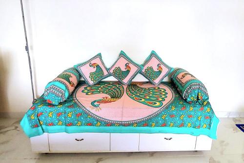 En eller flere senge i et værelse på Malpe Magic