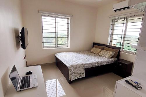 En eller flere senge i et værelse på Malpe Magic