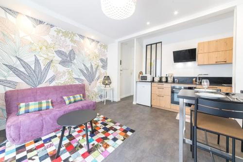 Kuchyňa alebo kuchynka v ubytovaní L'échappée - Bel appartement rénové et proche Gare