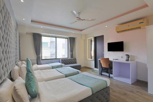 TV a/nebo společenská místnost v ubytování Hotel VENUE INN