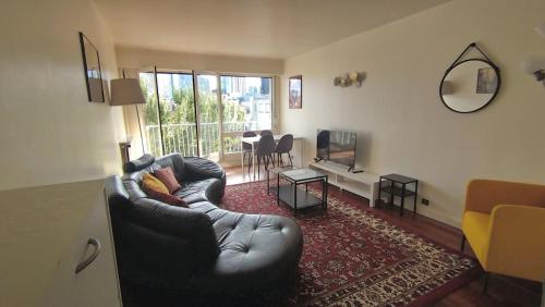 Calm 3 bedrooms & Salon, La Defense, Metro, Parking