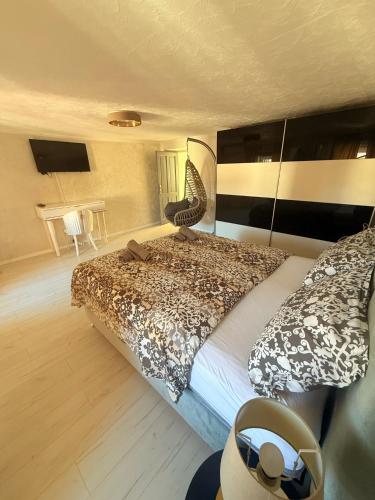 Apartment with garden Hanja tesisinde bir odada yatak veya yataklar
