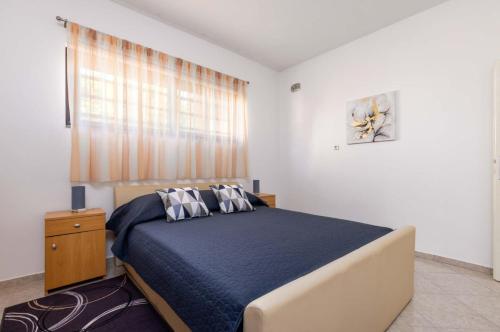 Una cama o camas en una habitación de Dvi Ulike