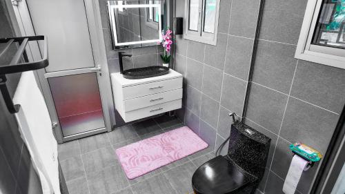 Gallery image of The Cozy Guest House in Dombé