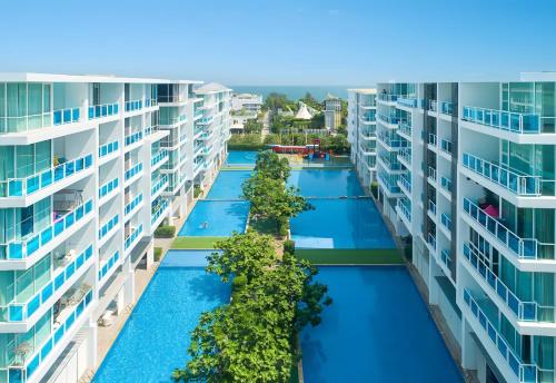 Bazén v ubytování My Resort Hua Hin - Top Floor, 104m2, Terrace, 8 Pools, 5 Min Beach & Cicada nebo v jeho okolí