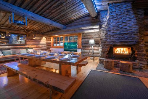 Χώρος καθιστικού στο Kuukkeli Log Houses Aurora Resort