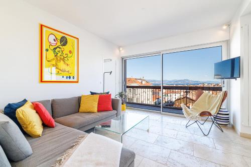 Skyline 2-bedroom flat with Epic Views - Roi Chevalier