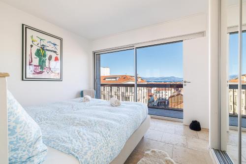 Skyline 2-bedroom flat with Epic Views - Roi Chevalier