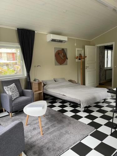 a bedroom with a bed and a checkered floor at Henar Bed & Breakfast in Gävle