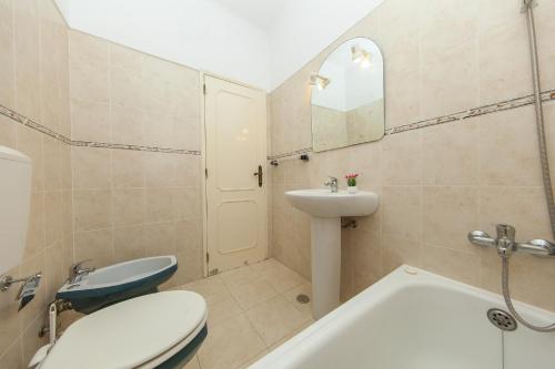 Ένα μπάνιο στο Luz Vista Mar Apartment
