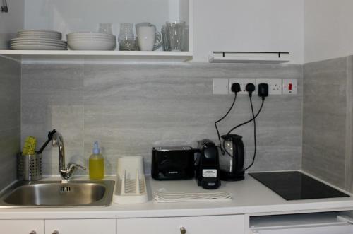 Η κουζίνα ή μικρή κουζίνα στο Nicosia Central Suites