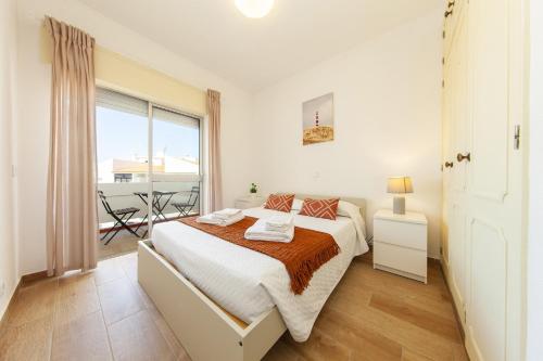 Katil atau katil-katil dalam bilik di Village of Luz Apartment