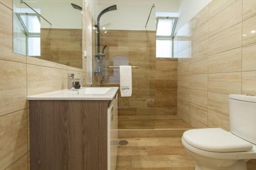 Bilik mandi di Village of Luz Apartment