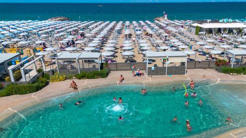 Bazén v ubytování Hotel Altamarea nebo v jeho okolí