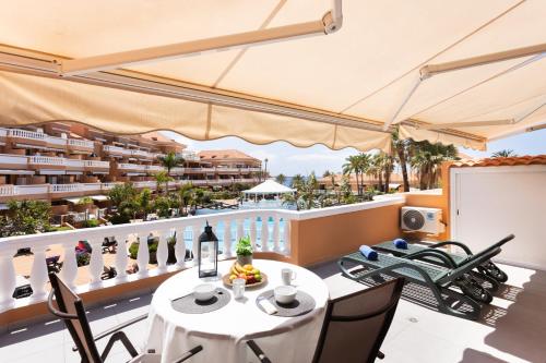 Home2Book Modern Seaview Apt & Pool, Las Américas