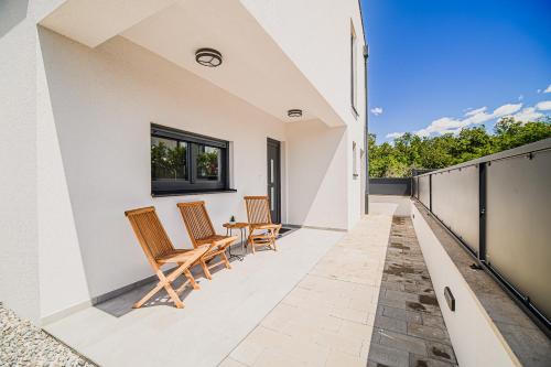 Balkón nebo terasa v ubytování Villa Alps2Sea with Private Pool