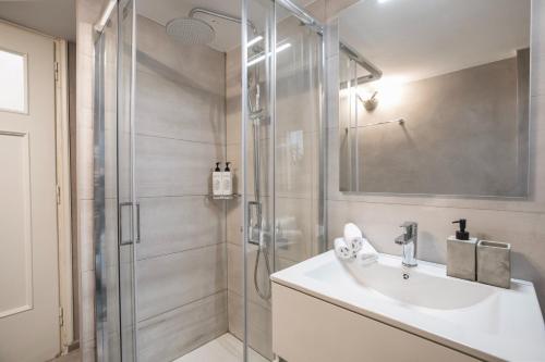 Acropolis Rhea Apartment by A&A Residences