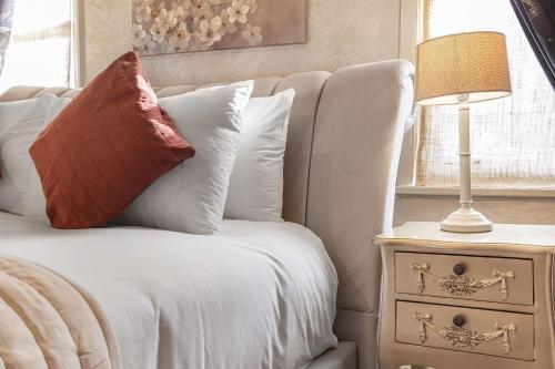 Quirky & Wonky Inn - 4 BD photo 18