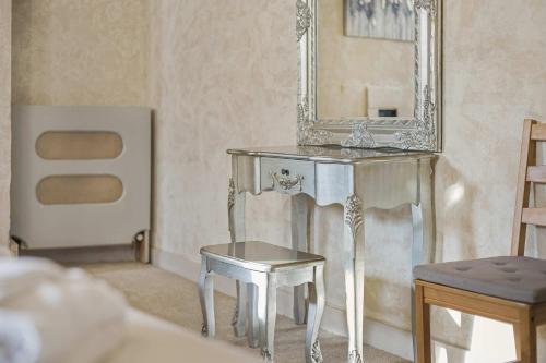 Quirky & Wonky Inn - 4 BD photo 38