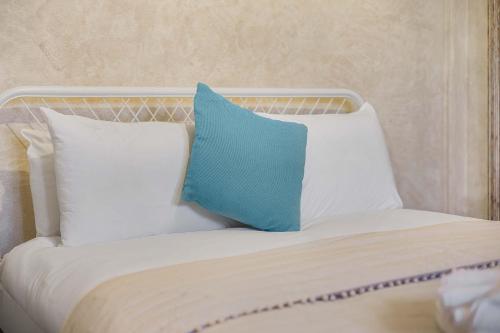 Quirky & Wonky Inn - 4 BD photo 44