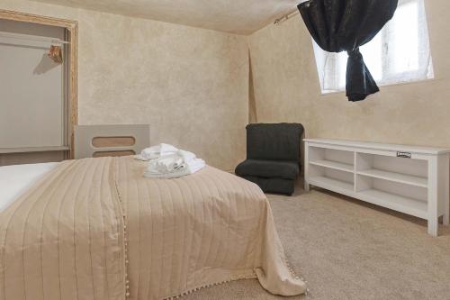 Quirky & Wonky Inn - 4 BD photo 47