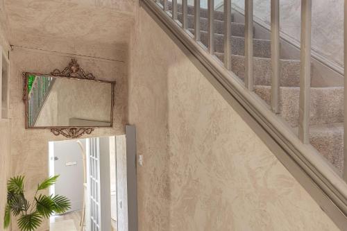 Quirky & Wonky Inn - 4 BD photo 58
